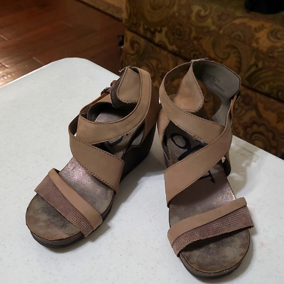 OTBT "Freedom" Women's Tan Wedge Sandals size 8 - Picture 1 of 11